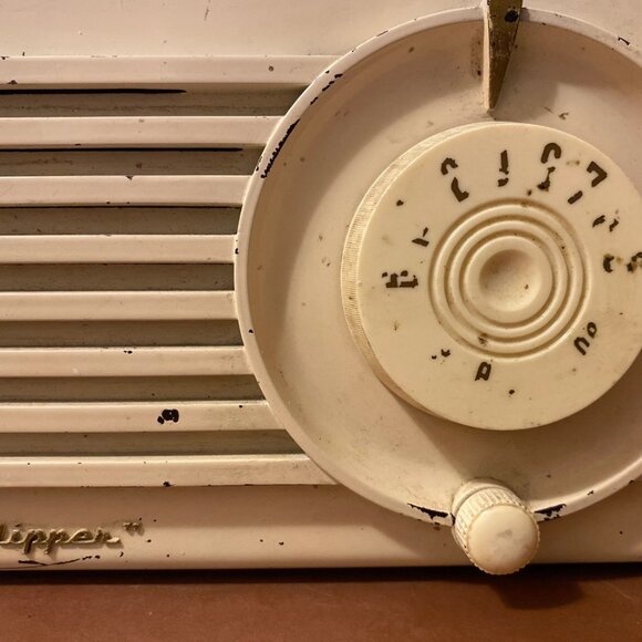 1952 RCA Nipper II Tube Radio - Picture 4 of 4